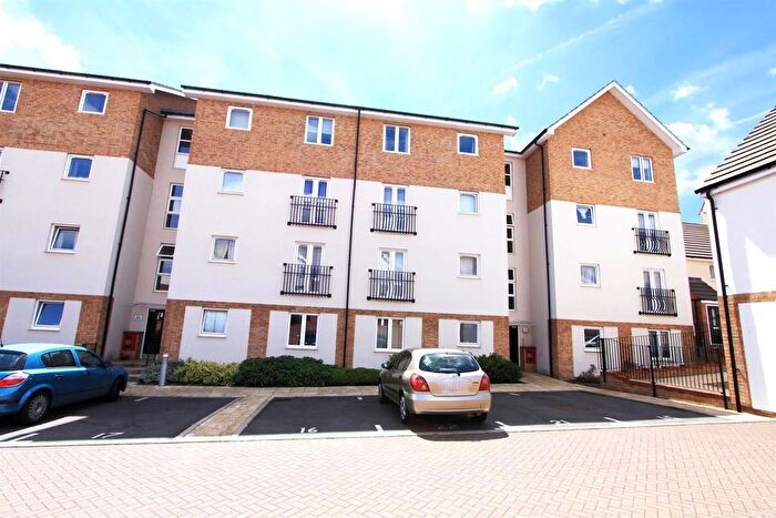 2 Bedroom Flat To Rent In Itea Court, Lindie Gardens, Uxbridge, UB8