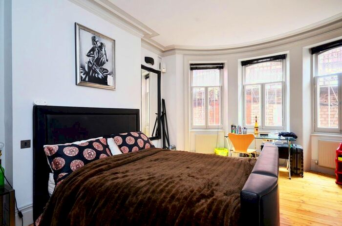 3 Bedroom Flat To Rent In Cabbell Street, Paddington, London, NW1