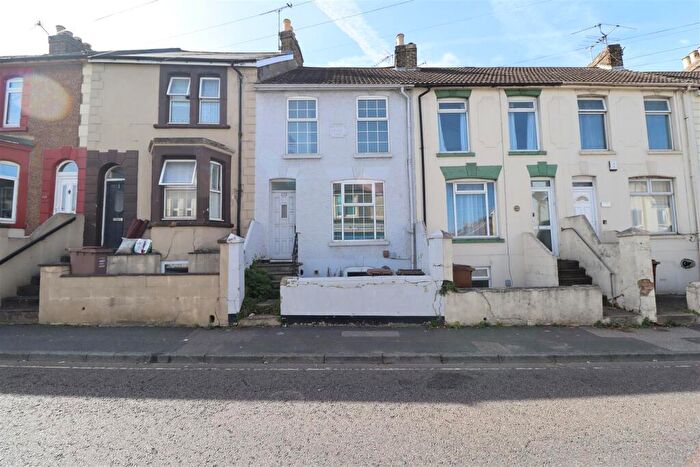3 Bedroom Terraced House For Sale In Canterbury Street, Gillingham, ME7