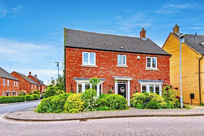 4 Bedroom Detached House For Sale In Margil Rd, Bedford, MK41