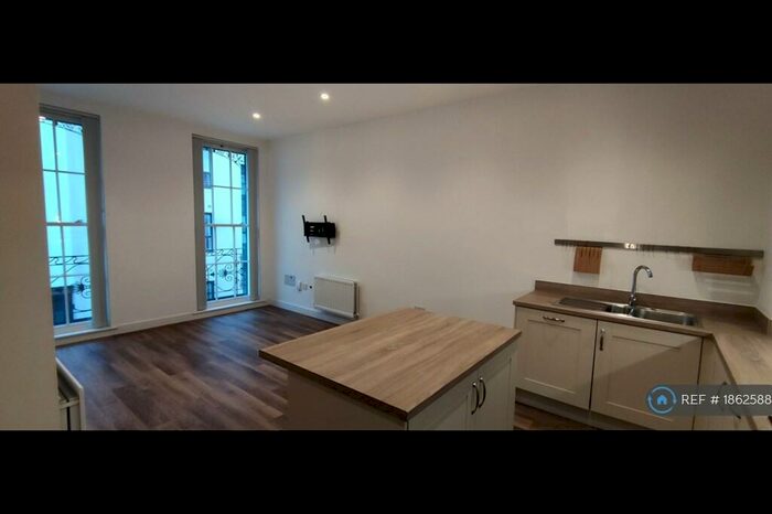 2 Bedroom Flat To Rent In Regency Place, Cheltenham, GL52
