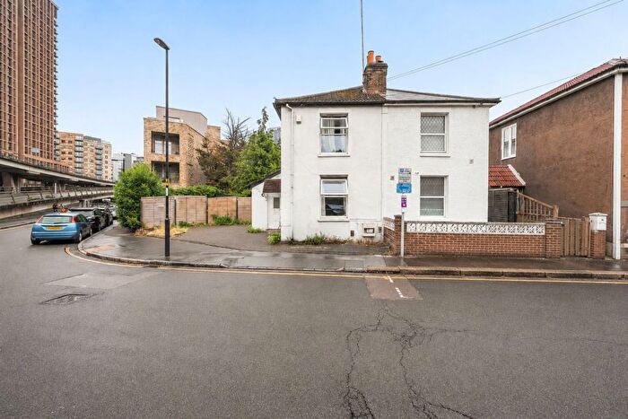 4 Bedroom Semi-Detached House For Sale In Church Road, Croydon, CR0
