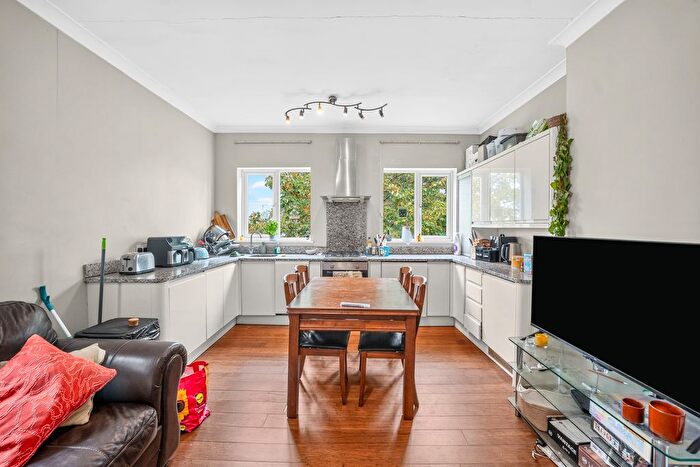 2 Bedroom Flat To Rent In Lambert Road, London, SW2