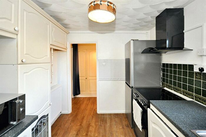 2 Bedroom Flat To Rent In Crown Way, Leamington Spa, CV32