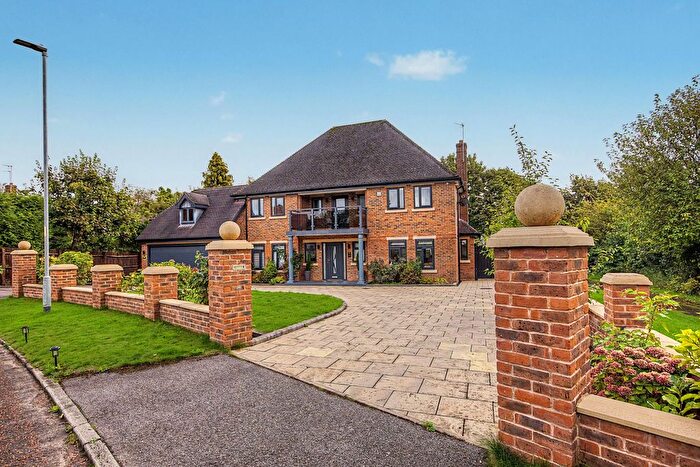 4 Bedroom Detached House For Sale In Courtney Place, Bowdon, WA14
