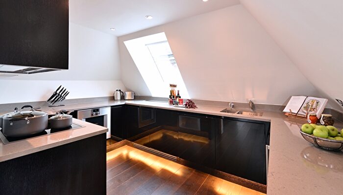 2 Bedroom Flat To Rent In Duke Street, London, W1K