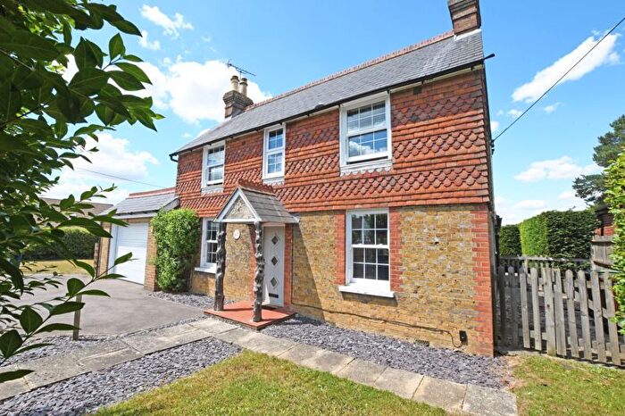 3 Bedroom Detached House For Sale In Leeds Road, Maidstone, ME17