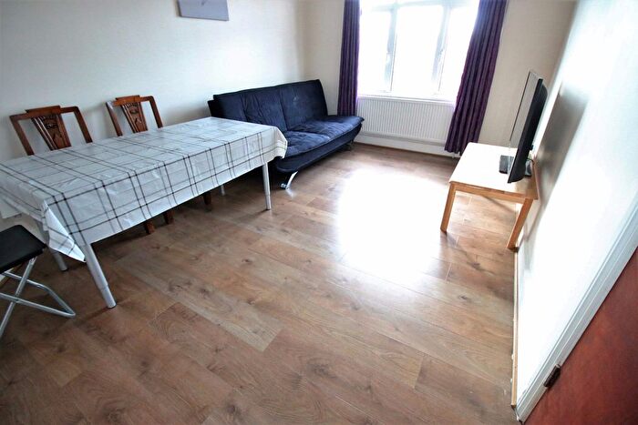 3 Bedroom Flat To Rent In Powder Mill Lane, Whitton, Twickenham, TW2