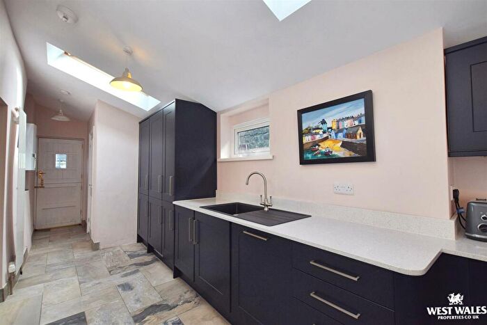 2 Bedroom Detached House For Sale In East Street, Newport, SA42