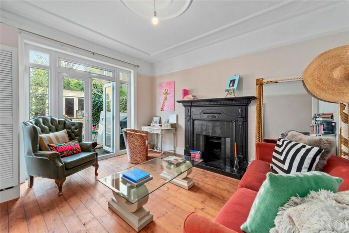 1 Bedroom Flat To Rent In Clapham Common West Side, London, SW4