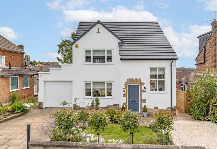 3 Bedroom Detached House For Sale In Kirkwood Drive, Leeds, LS16