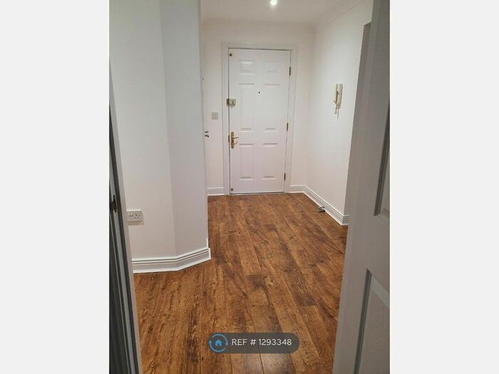 2 Bedroom Flat To Rent In Carmelite Drive, Reading RG30