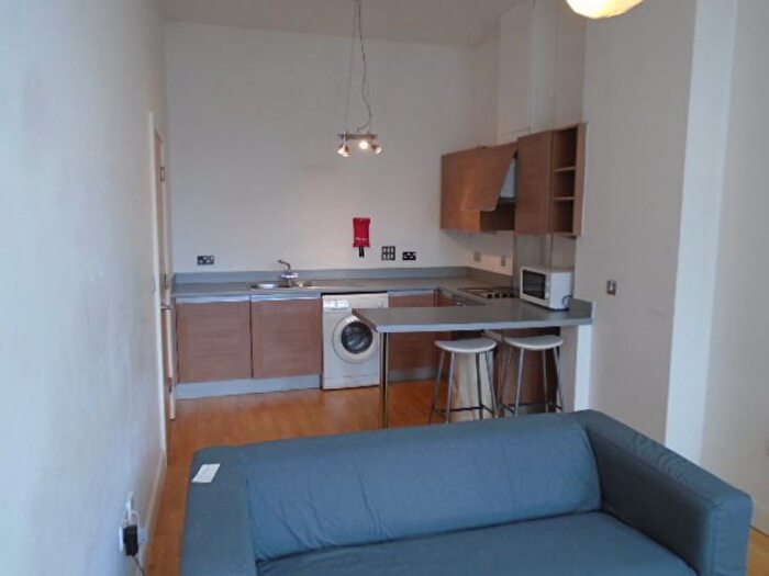 2 Bedroom Flat To Rent In Apt Dain Court, B29