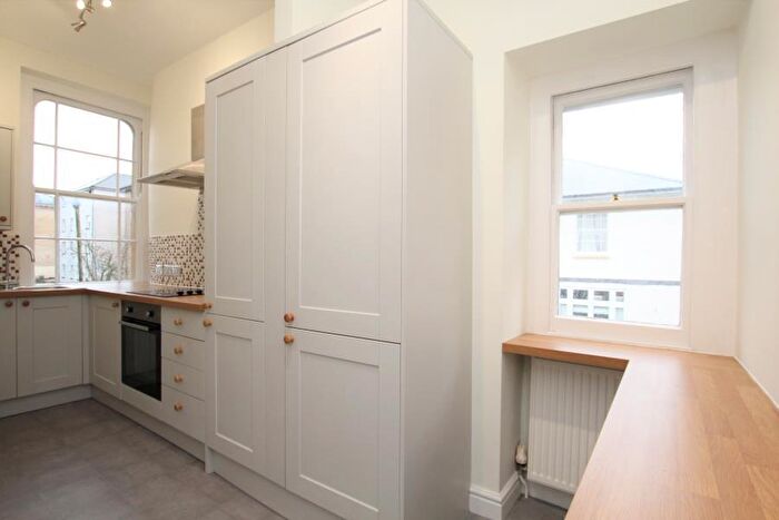 2 Bedroom Apartment To Rent In Chertsey Road - Redland, BS6