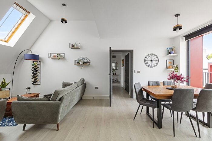 2 Bedroom Flat For Sale In Huntley Close, London, SE10