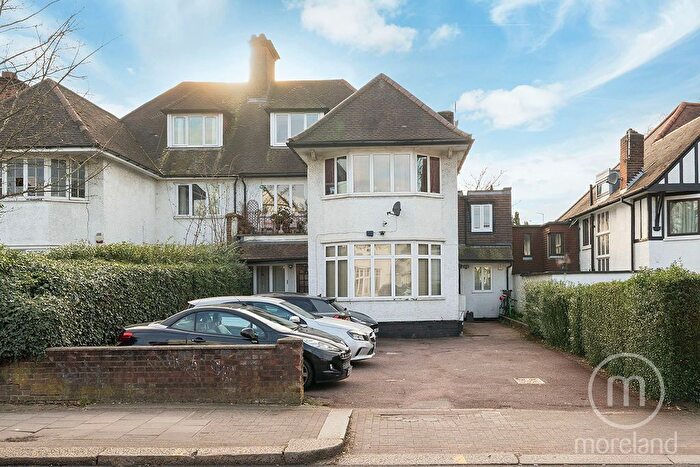 2 Bedroom Flat To Rent In Finchley Road, Golders Green, London, NW11