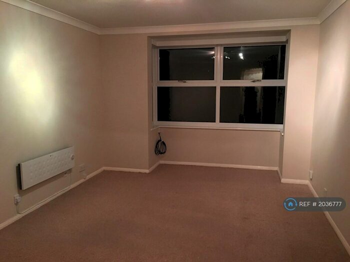 2 Bedroom Flat To Rent In Coningsby Road, High Wycombe, HP13