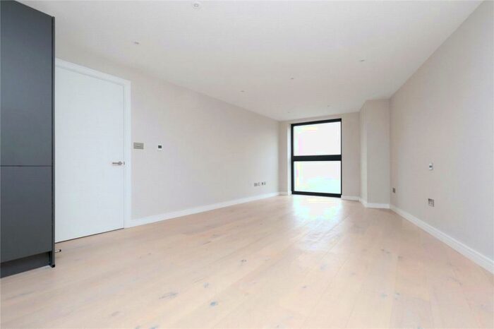 2 Bedroom Apartment To Rent In Tottenham Lane, London, N8