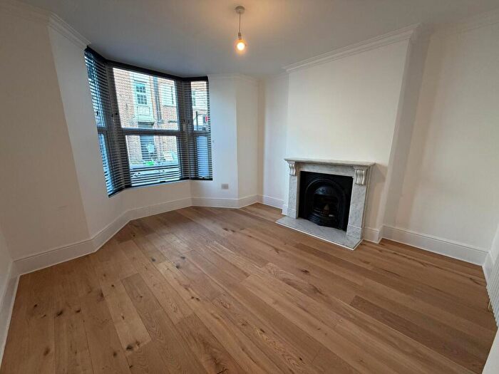 2 Bedroom Ground Maisonette To Rent In Beatty Road, London, N16