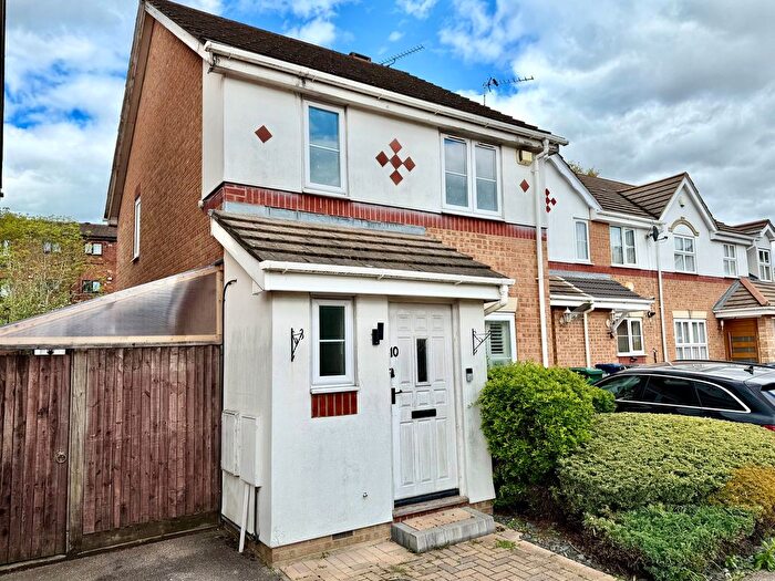 3 Bedroom Semi Detached House For Sale In Fakenham Close, London, NW7
