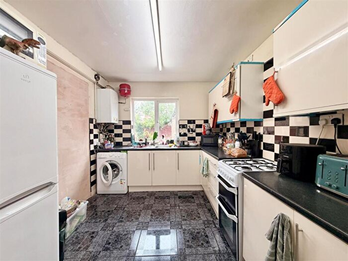 4 Bedroom Detached House To Rent In Ranelagh Grove, Nottingham, NG8