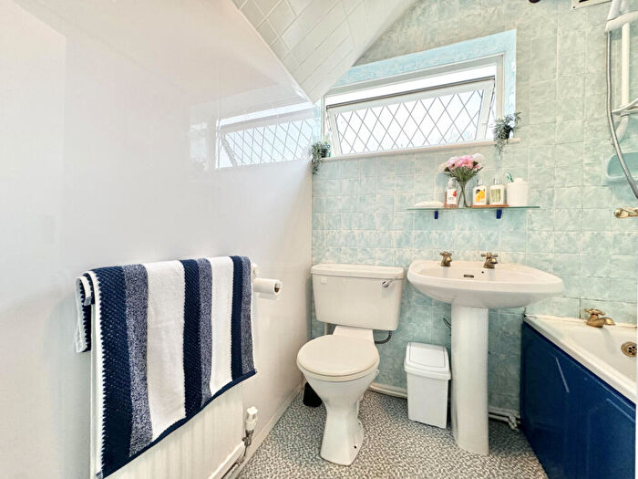 2 Bedroom Semi-Detached Bungalow For Sale In Glamis Close, Garforth, LS25