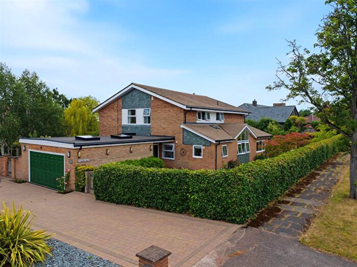 4 Bedroom Detached House For Sale In Dormy Close, Bramcote, NG9