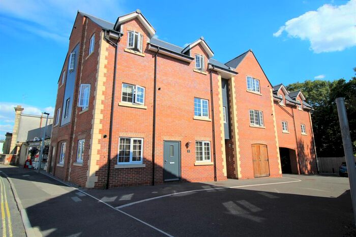 2 Bedroom Flat To Rent In West End Close, Chippenham, SN14