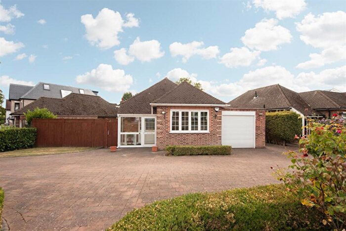 2 Bedroom Bungalow For Sale In Oakwood Crescent, Winchmore Hill, London, N21