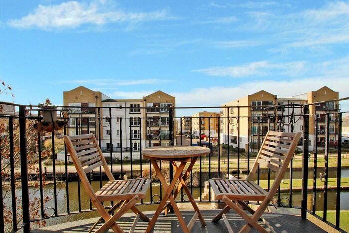 2 Bedroom Apartment To Rent In Copperfield Road, Mile End, London, E3