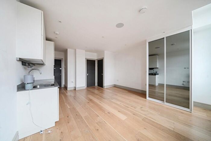 Apartment To Rent In Lawrence Road Crouch End, N15