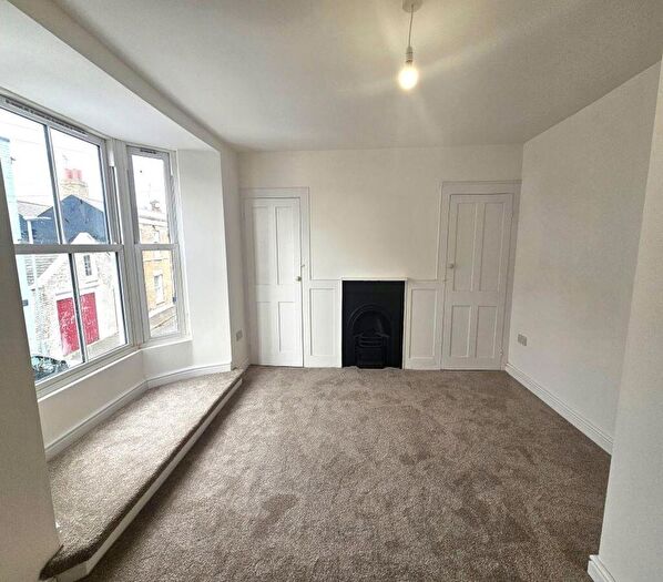 2 Bedroom Cottage To Rent In Water Street Deal, CT14