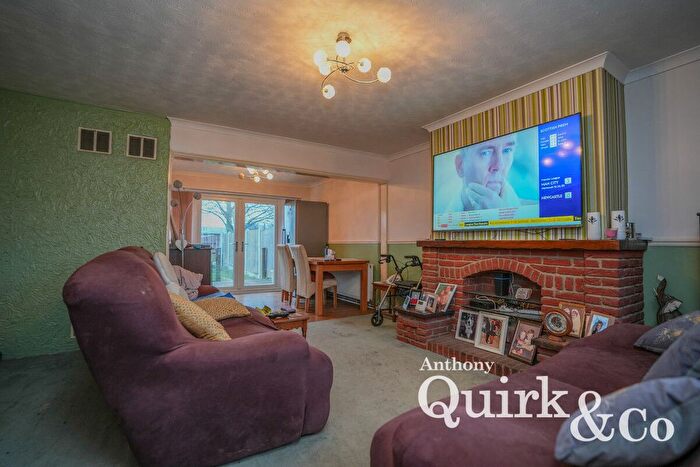 3 Bedroom End Of Terrace House For Sale In The Weald, Canvey Island, SS8
