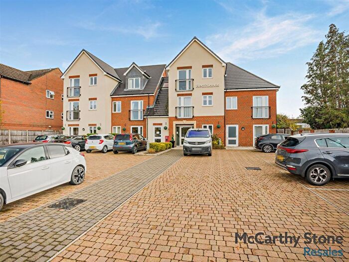 1 Bedroom Flat For Sale In Heathlands, Beaconsfield Road, Farnham Common, Slough, SL2