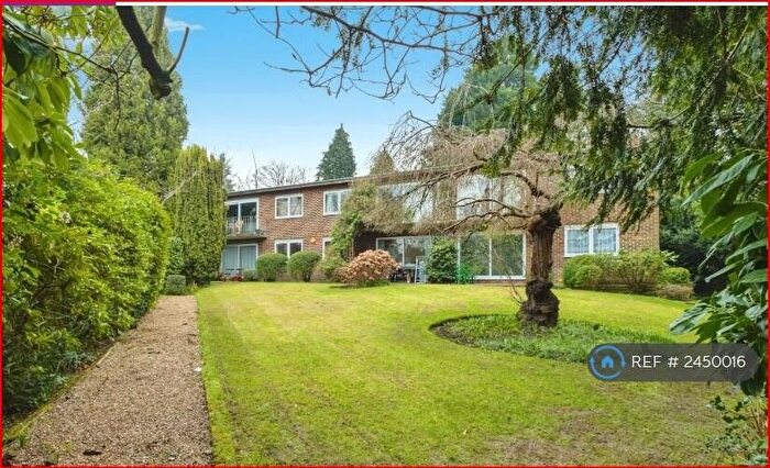 2 Bedroom Flat To Rent In Wendela Close, Woking, GU22