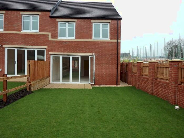 3 Bedroom Semi-Detached House To Rent In Harewood Drive, Apperley Bridge, BD10