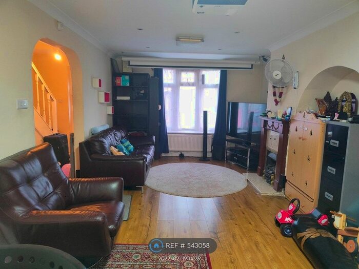 3 Bedroom Terraced House To Rent In Amesbury Road, Dagenham, RM9