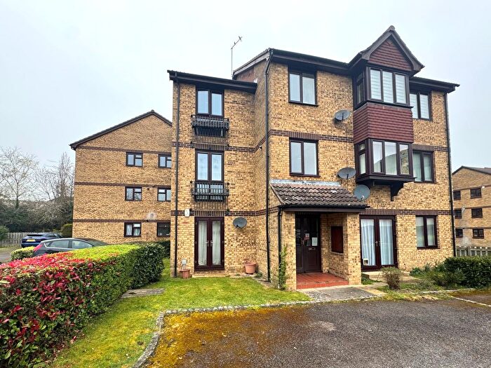 2 Bedroom Flat To Rent In Longacre Road, Ashford, TN23