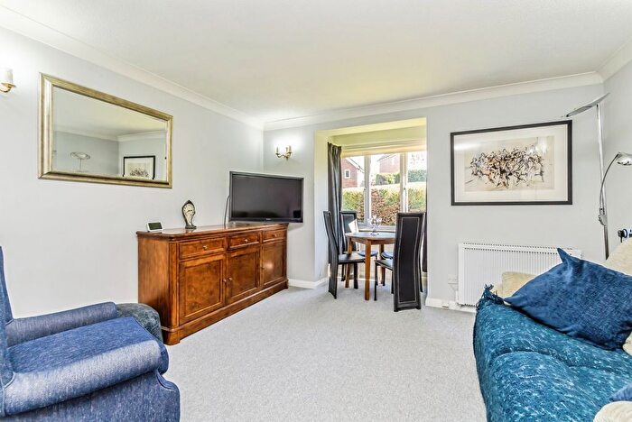 2 Bedroom Flat For Sale In Greenwood Gardens, Caterham, Surrey, CR3