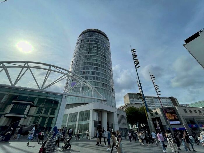 Apartment To Rent In Rotunda, New Street, Birmingham, B2