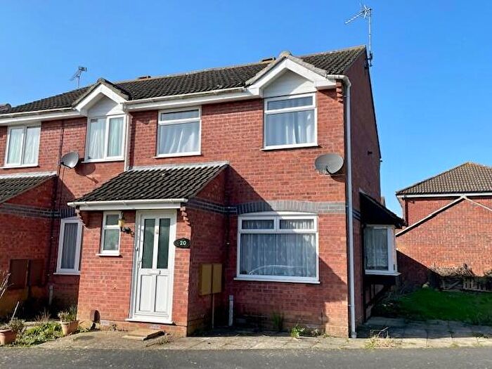 3 Bedroom Semi Detached House For Sale In Wentworth Drive, Ipswich, Suffolk, IP8