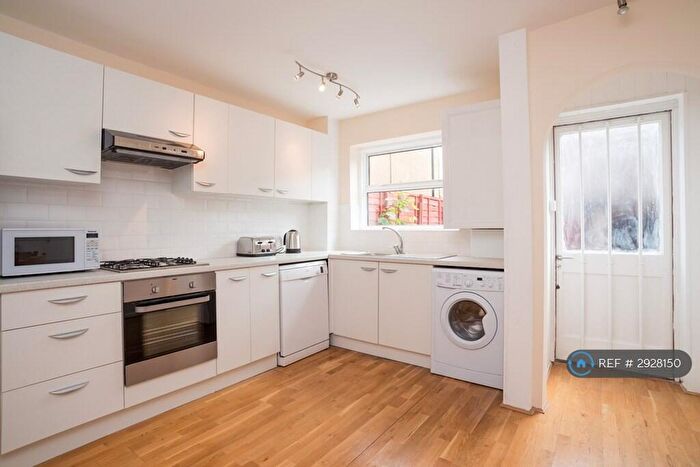 4 Bedroom End Of Terrace House To Rent In Belmore Lane, London, N7