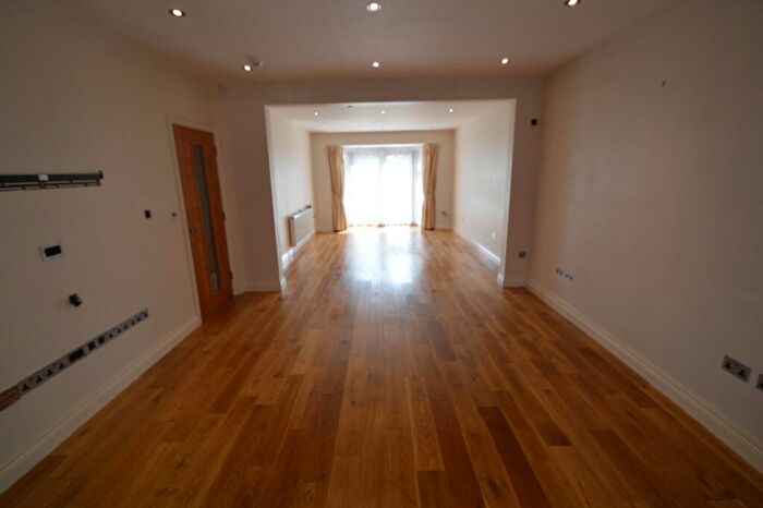 4 Bedroom Detached House To Rent In Beverley Drive, Edgware, HA8