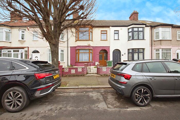 3 Bedroom Terraced House To Rent In Avondale Road, Walthamstow, London, E17