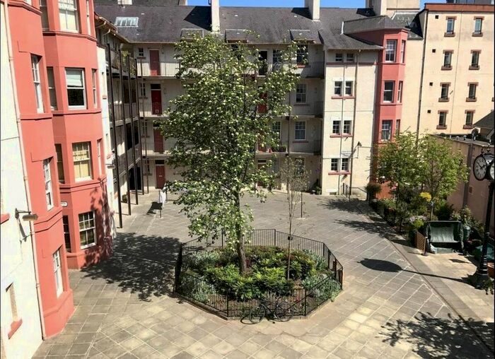 1 Bedroom Flat To Rent In Tron Square, Edinburgh, EH1