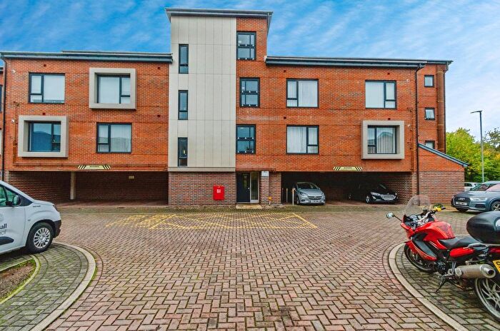 2 Bedroom Flat For Sale In Swanside Court, Lindon Close, Brownhills, Walsall, WS8
