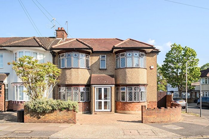 5 Bedroom End Terrace House For Sale In Bessingby Road, Ruislip, HA4