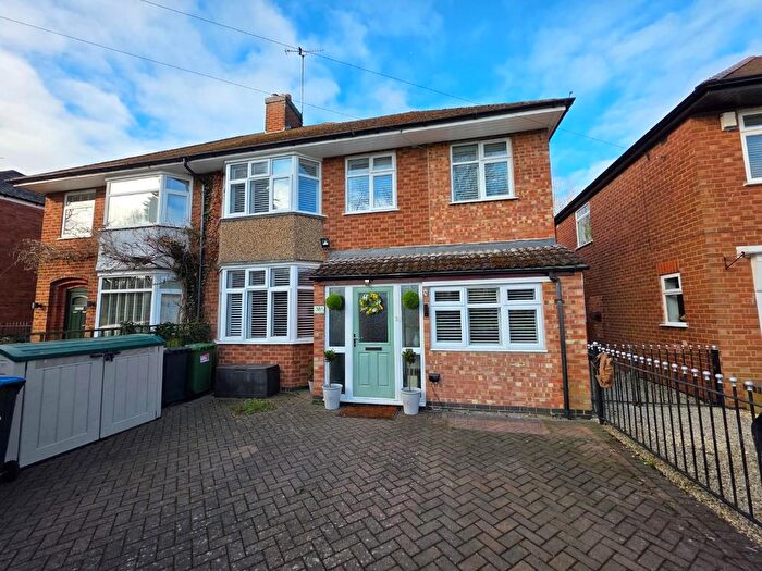 4 Bedroom Semi Detached House For Sale In Newbold Road, Rugby, CV21
