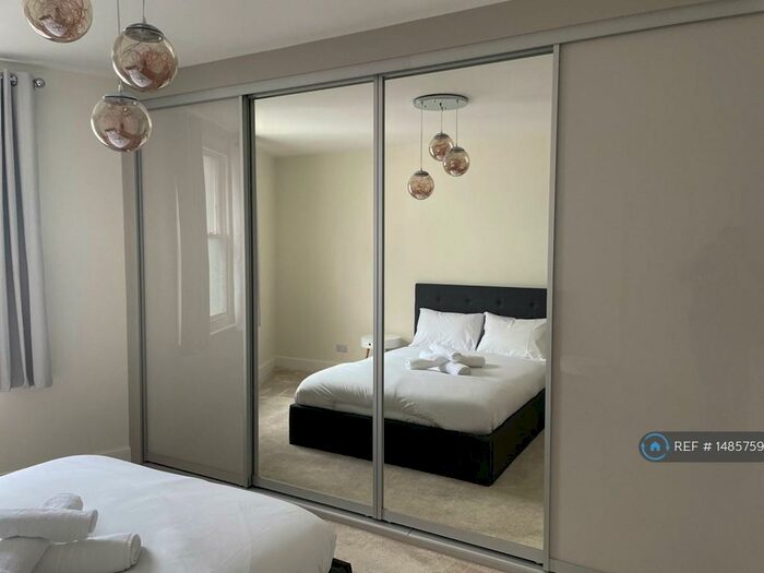 2 Bedroom Flat To Rent In Albion Hill, Brighton, BN2