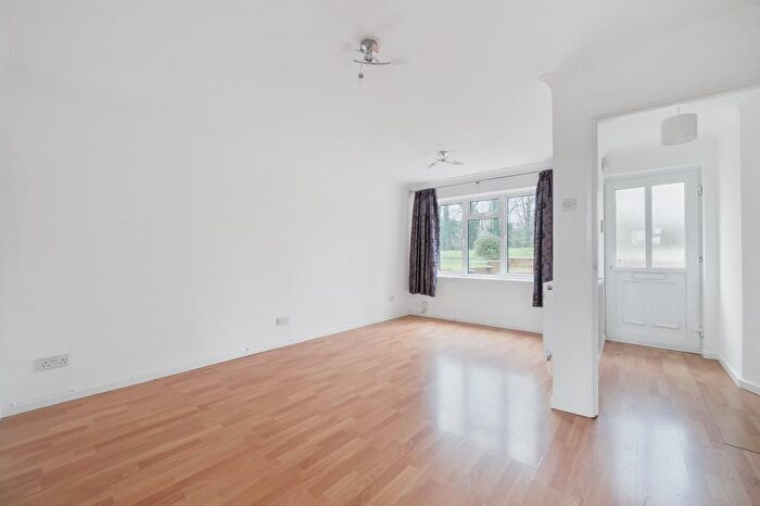 3 Bedroom Semi-Detached House To Rent In Simmons Walk, Basingstoke, RG21